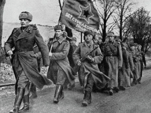 pictures of soldiers in the second world war